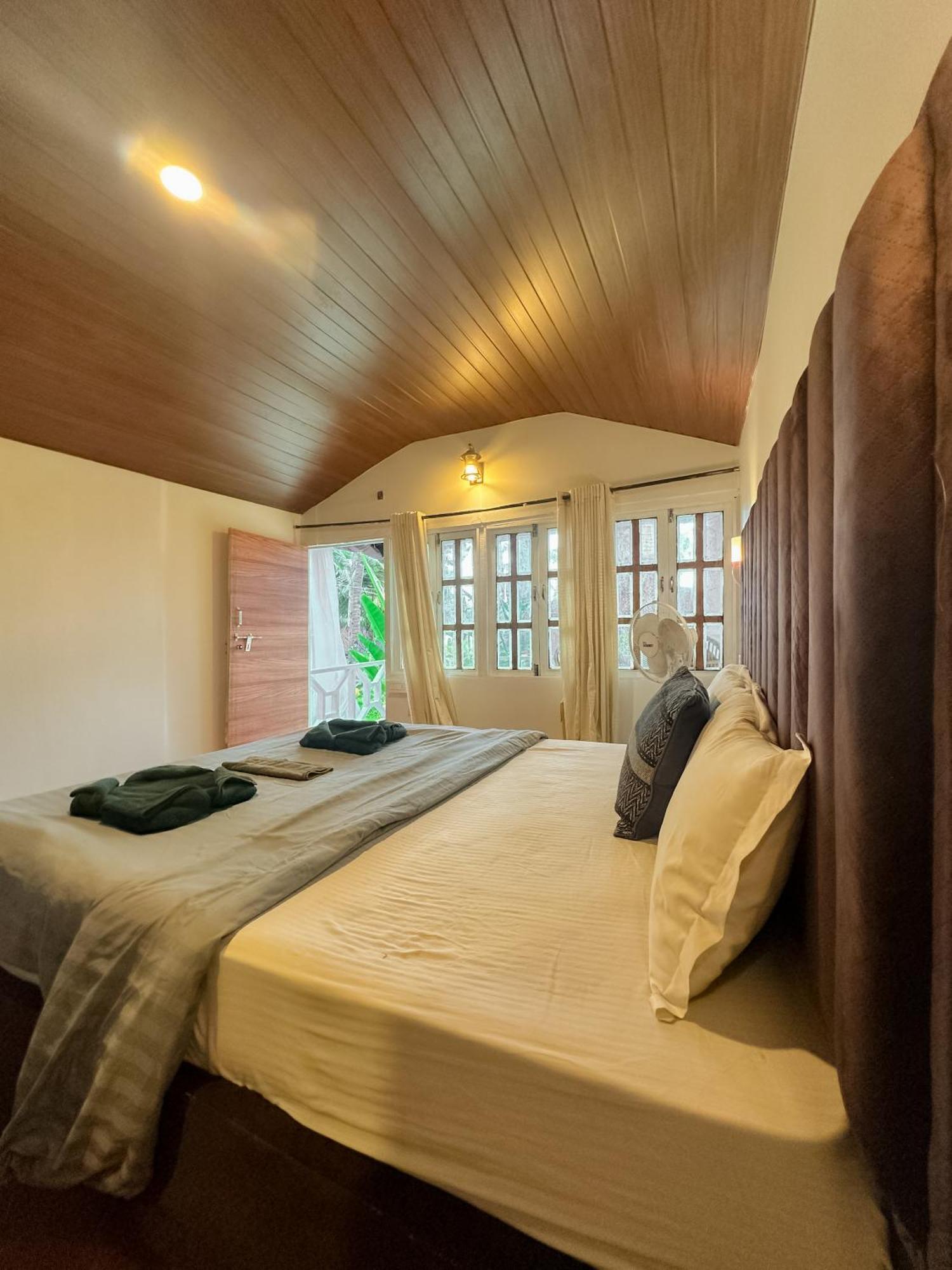 Beachfront Bliss Canacona Exterior photo