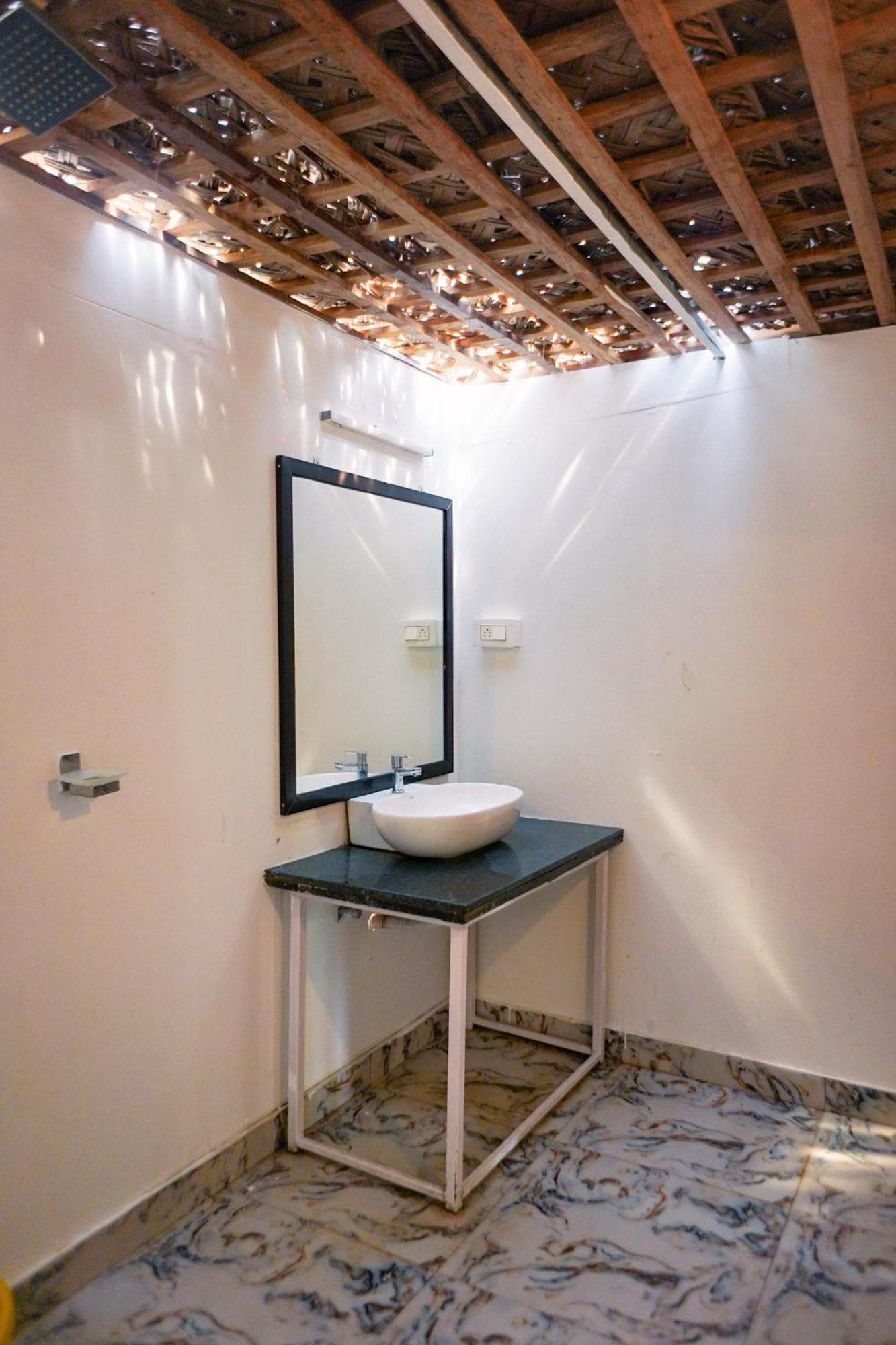 Beachfront Bliss Canacona Room photo