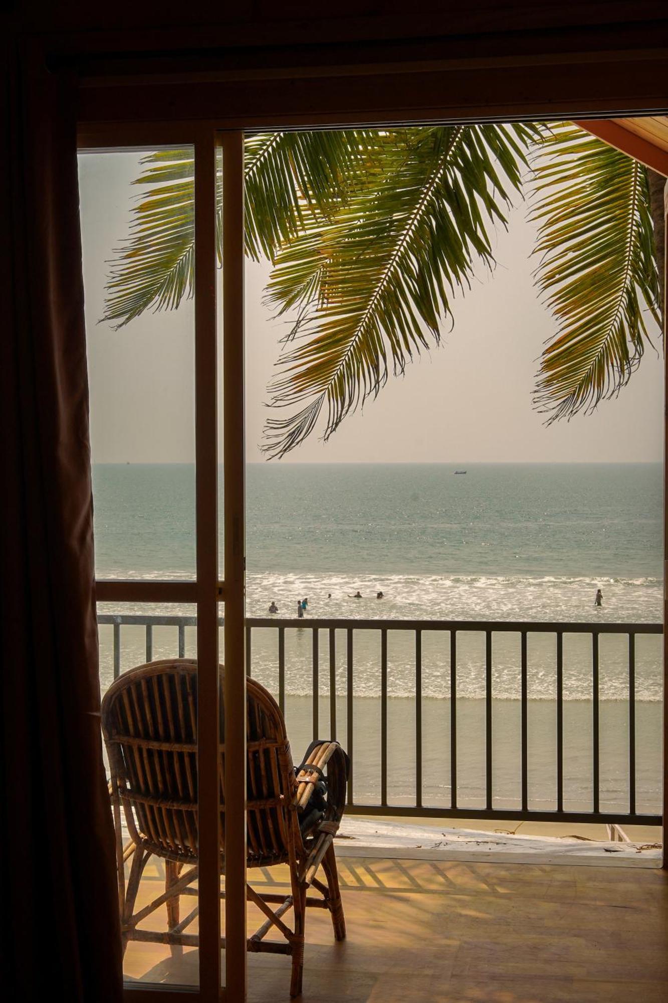 Beachfront Bliss Canacona Exterior photo